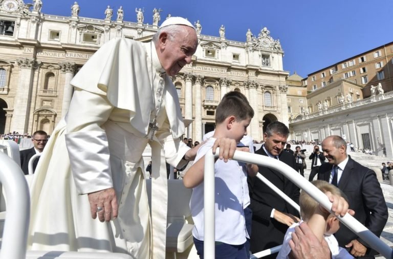 Pope Francis: Families an eloquent sign of God’s dream