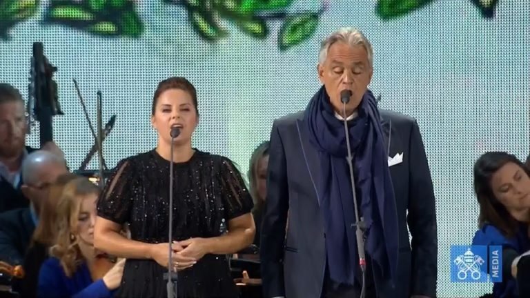 Andrea Bocelli sings Schubert’s “Ave Maria” with Celine Byrne for Pope Francis 25 August 2018