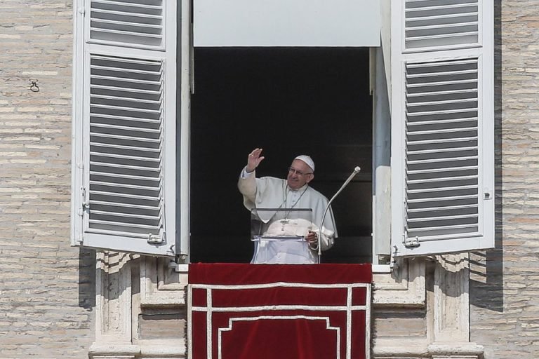 Christians are meant to serve, not be served, pope says