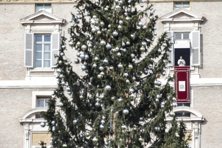 Advent is time of vigilance and prayer, pope says