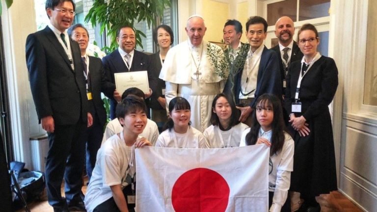 Pope receives Scholas Occurrentes on its launch in Japan