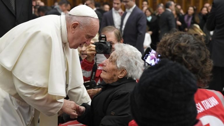 Pope at Audience: ‘Life is reborn at Christmas’