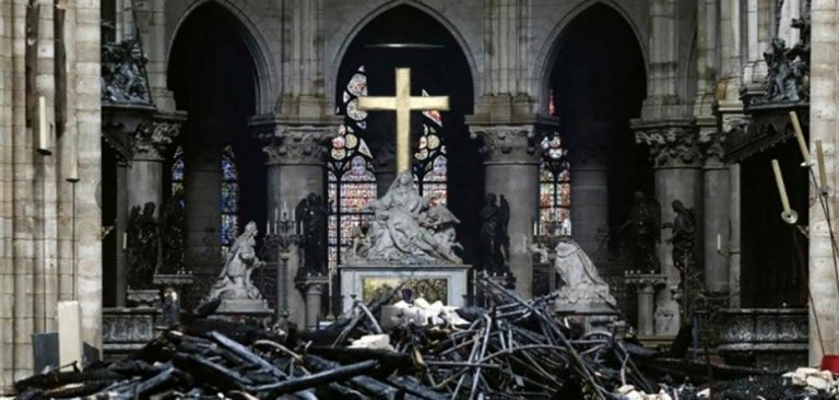 Pope thanks rescuers who risked lives to save Notre Dame Cathedral