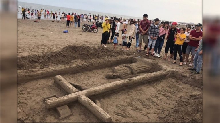 Vietnamese sand sculpture recalls Pope’s Covid-19 “Urbi et Orbi”