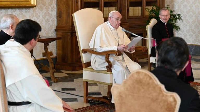 Pope at Audience: Prayer opens us to the Trinity