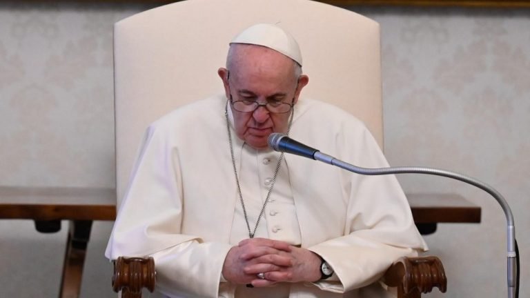 Pope at Audience: Contemplative prayer ‘a guide along path of love’