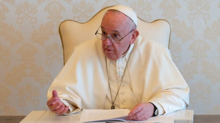 Pope: Prayer, life, faith keep flame of Christian life alight