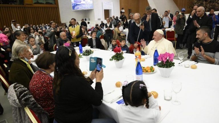 Pope Francis has lunch with the poor of Rome