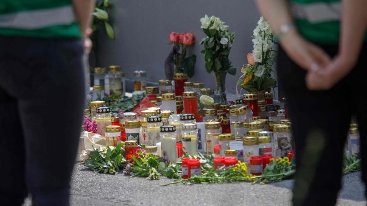Pope Leo prays for the victims of school shooting in Austria