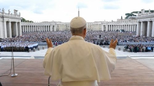 Pope at Audience: Jesus redeems darkest places of human existence