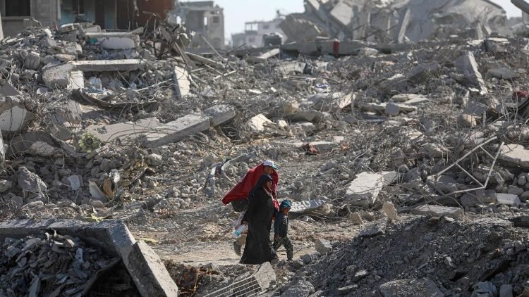 Pope hails glimmers of hope for peace in Holy Land and prays for Ukraine