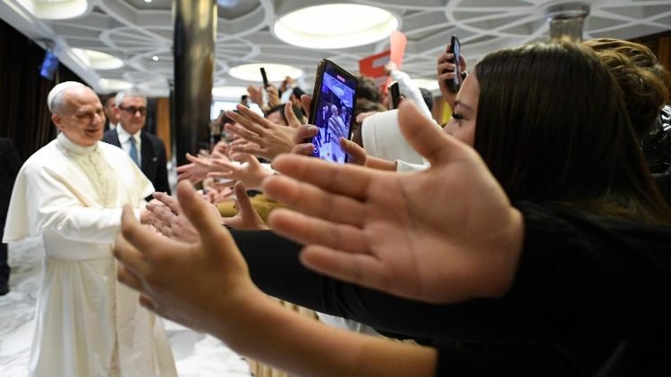 Pope to students: Do not let technology use you