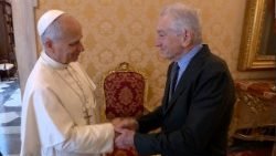Pope meets with Robert De Niro in the Vatican