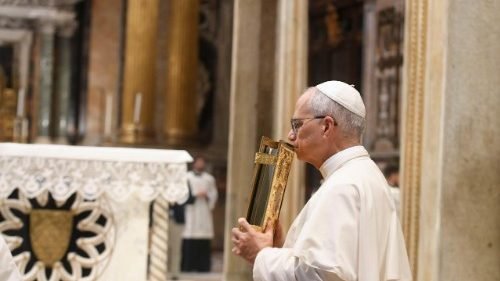 Pope: Young people need easy access to Sacred Scripture